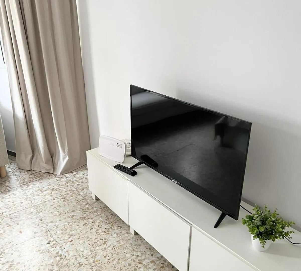 Lovely 2 Bedroom With Balcony Лос Кристианос